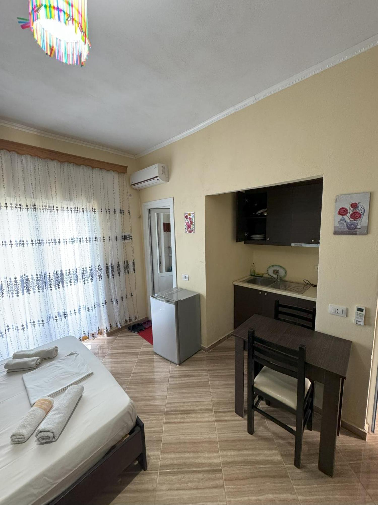 Adrian Agustin Rooms Lukovë 外观 照片
