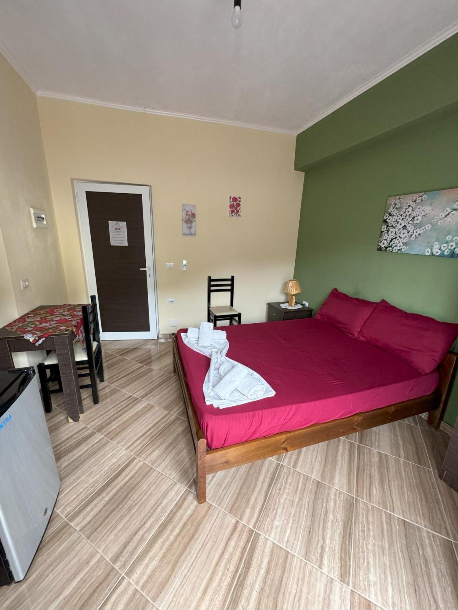 Adrian Agustin Rooms Lukovë 外观 照片