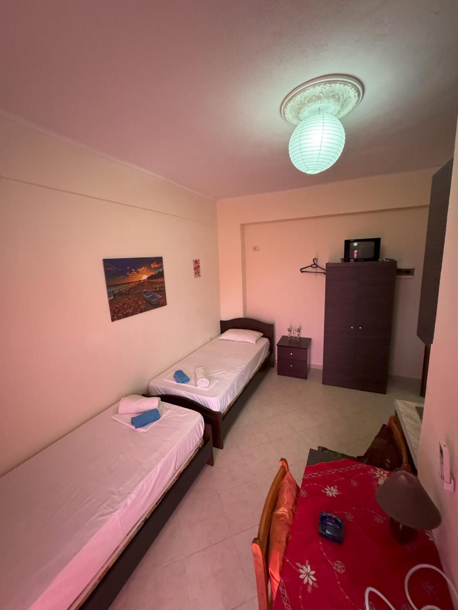 Adrian Agustin Rooms Lukovë 外观 照片